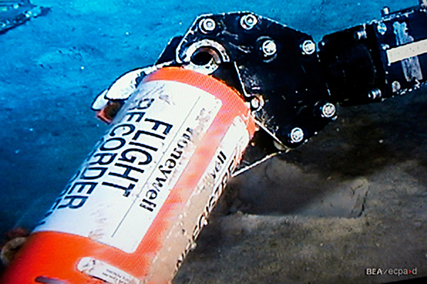Deep sea search uncovers Air France black box
