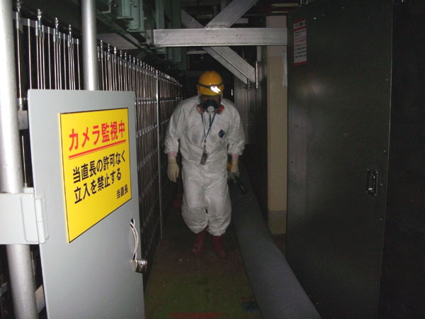 Japan measures radiation in Fukushima reactor
