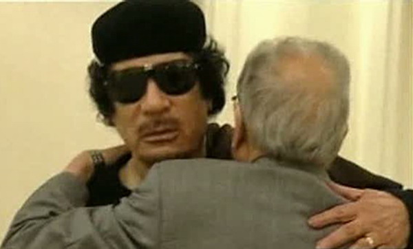 Libyan state TV shows Gaddafi in meeting