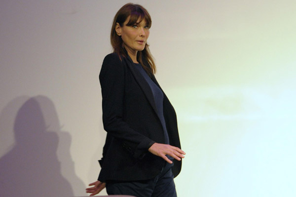 Sarkozy's father says first lady pregnant