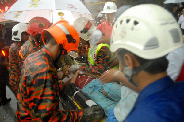 3 killed, 11 trapped in Malaysia's landslide