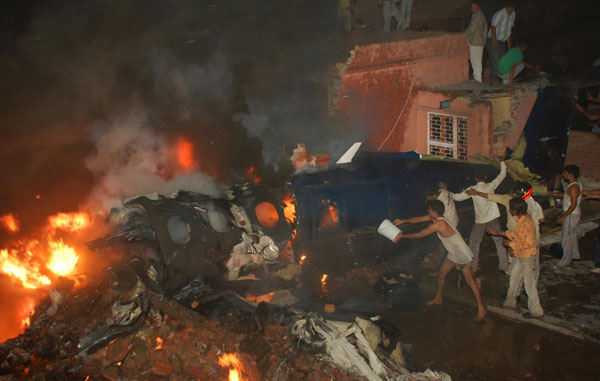 10 killed in plane crash in northern India