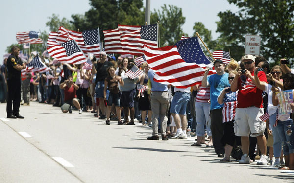 Obama tours twister-ravaged neighborhood in Joplin