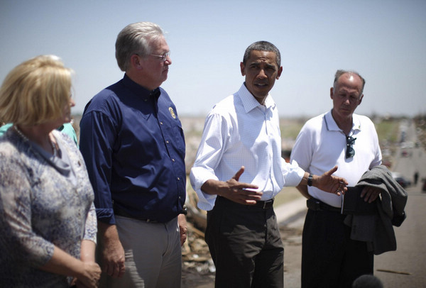 Obama tours twister-ravaged neighborhood in Joplin