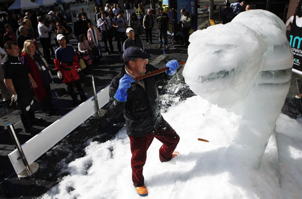 Ten-tonne polar bear 