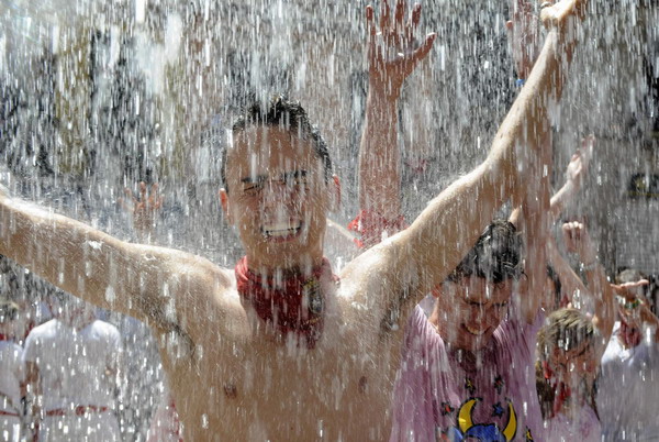 Snapshots: the world in 24 hours