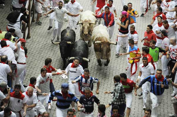 8 hurt, no gorings in Spain's running of the bulls