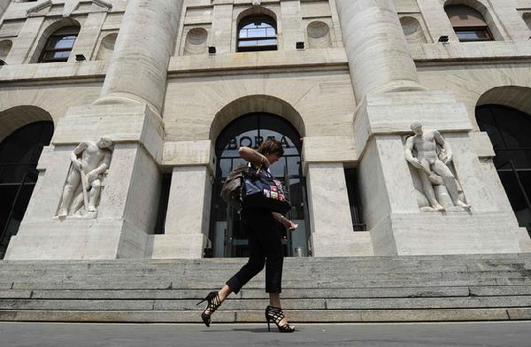 IMF urges 'decisive' steps to cut Italy public debt