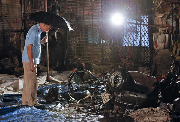 India confirms 17 dead from serial blasts