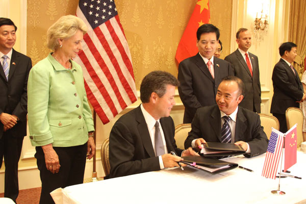 Provincial governors sign deals in US