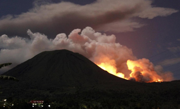Indonesia warns planes to avoid routes near volcano