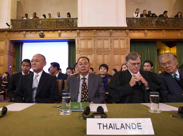 UN orders Thai, Cambodian troops from temple area