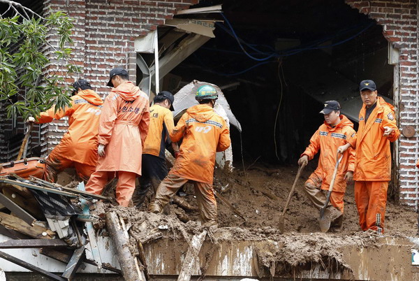9 dead as landslide hits S Korean mountain resort