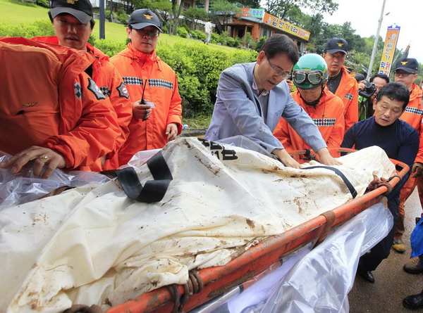9 dead as landslide hits S Korean mountain resort
