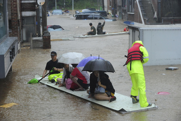 Landslide, flash floods hit S Korea, 41 dead