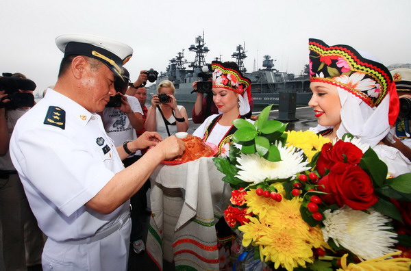 PLA Navy formation visits Russian port