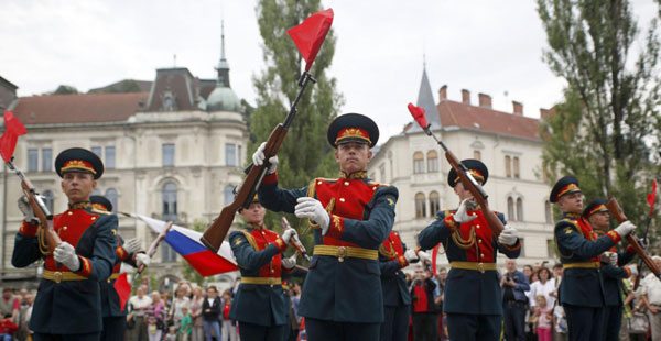 Russia's honour guard welcomes tourists