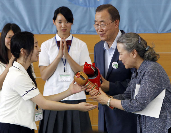 UN chief visits disaster zone in Fukushima