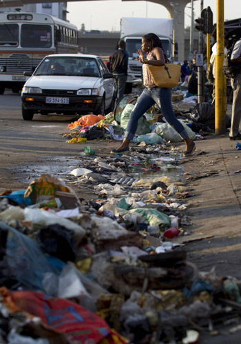 Workers strike for a second week in S Arica