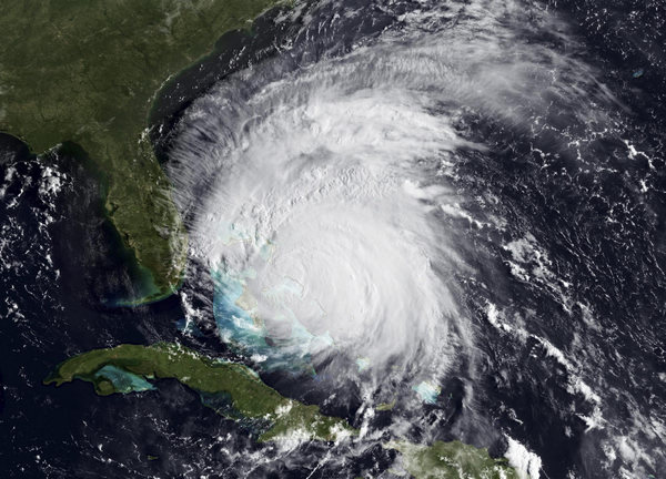 Hurricane Irene tightens aim on East Coast