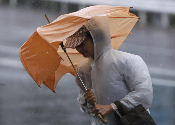 Typhoon Roke kills at least 6 in Japan