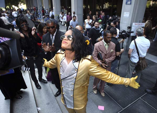Jackson death trial opens with grim photos