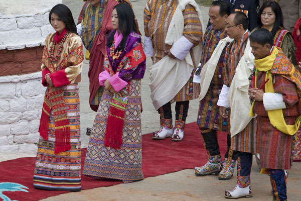 Bhutan's 'Dragon King' marries commoner