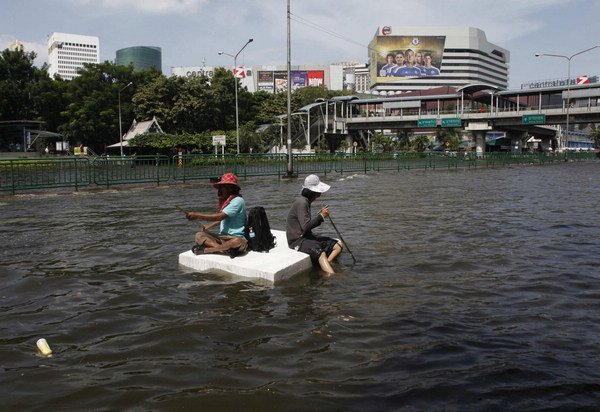Floods continue to spread in Bangkok