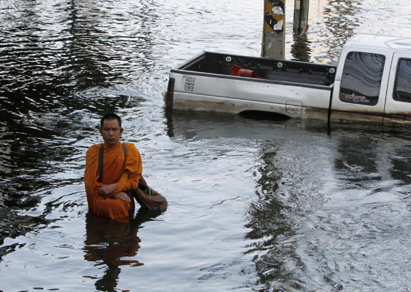 Flood to cost at least $500 million on Thai tourism