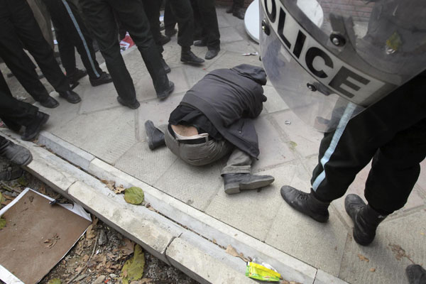 Iranian students storm British embassy in Tehran