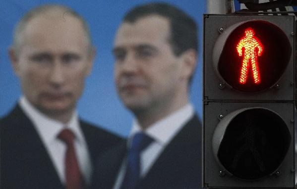 Medvedev and Putin meet with supporters
