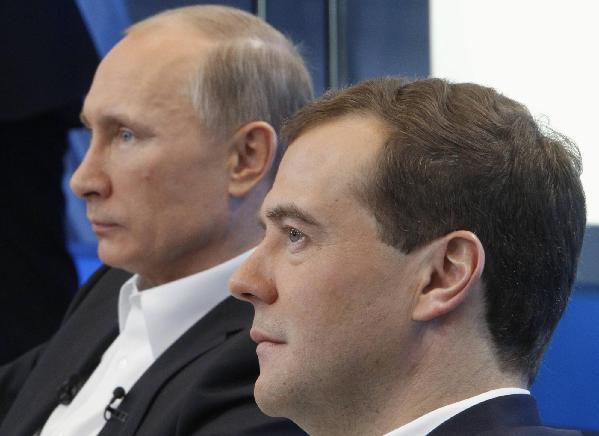 Medvedev and Putin meet with supporters
