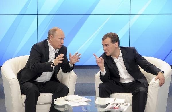 Medvedev and Putin meet with supporters
