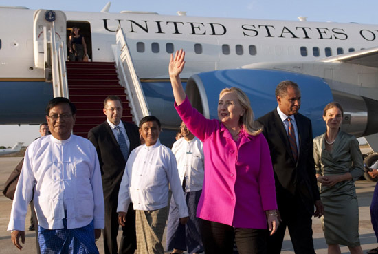 Clinton visit may help warm up Myanmar ties