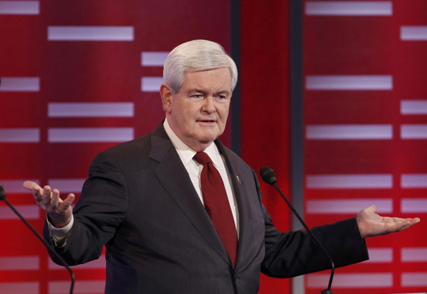 Gingrich fights off rivals in Iowa debate