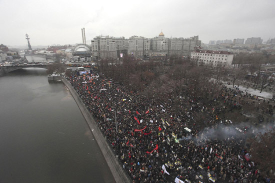 Massive rally in Moscow ends without clashes