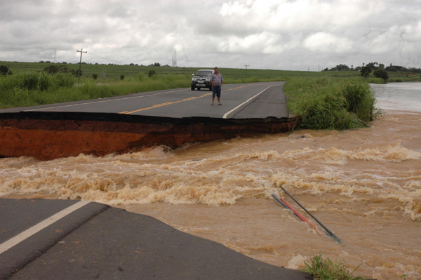 Floods wash away highway in Brazil