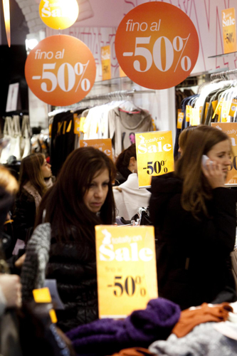 Italians ready to dive in winter discount season
