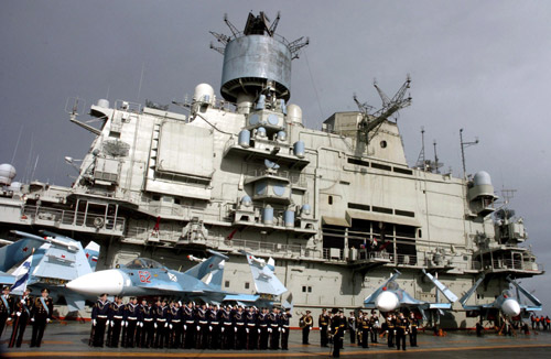 Syrian DM visits Russian warships