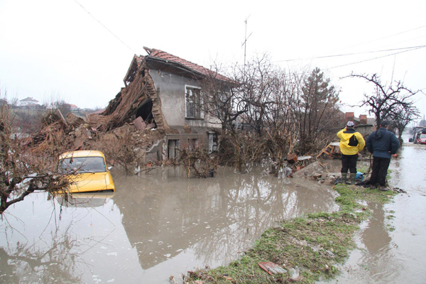Cold kills 33 more in Europe, dam breaks in Bulgaria
