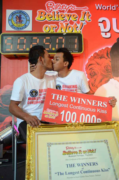 Longest continuous kiss sets world record