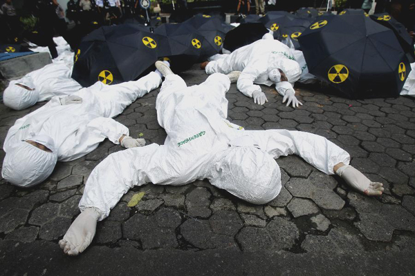 Greenpeace marks anniversary of Fukushima disaster