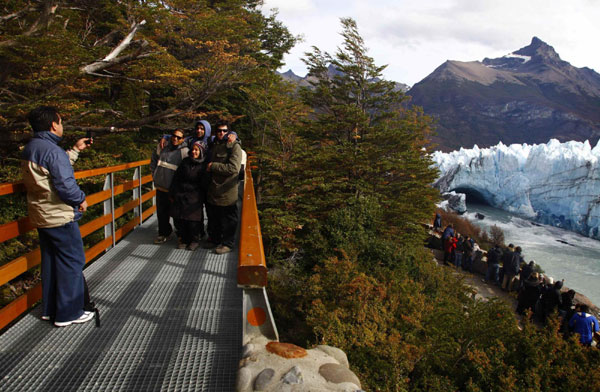 Ice dam collapses at Argentine glacier