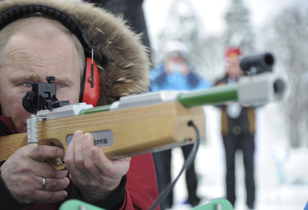 Putin shows off shooting skills