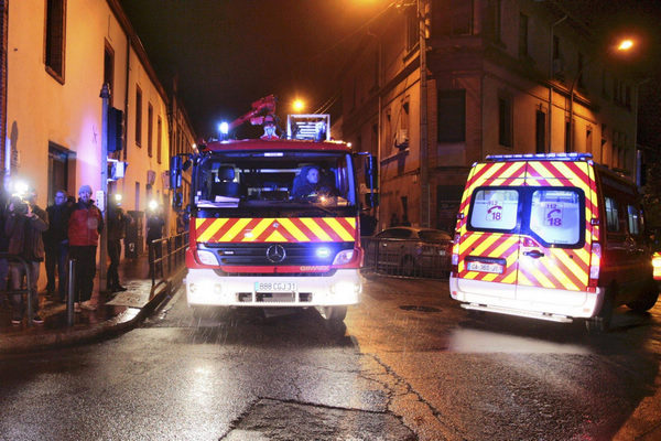 French shooting suspect surrounded by police