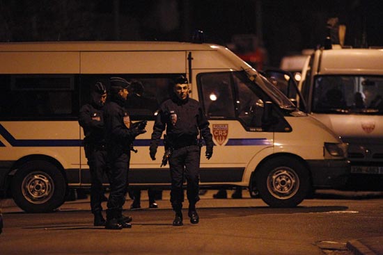Blasts heard as French gunman siege enters 2nd day