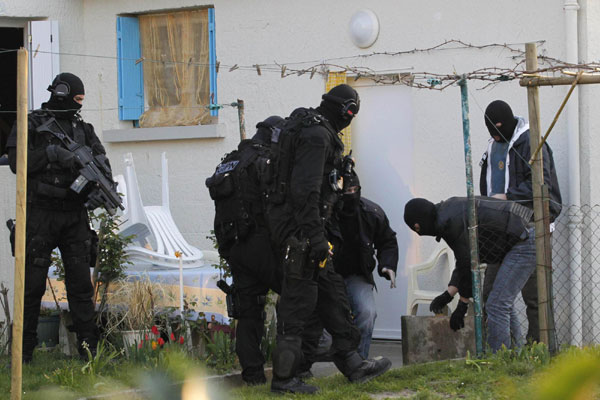 French police swoop on suspected Islamists