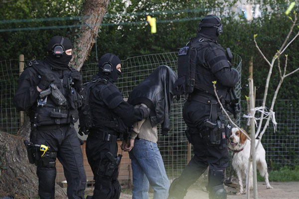 French police swoop on suspected Islamists