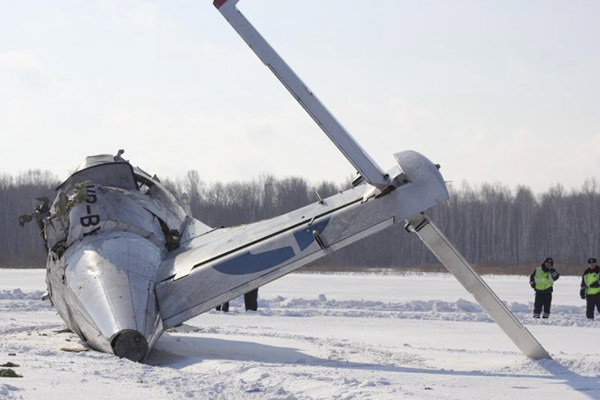 Russian plane crash kills 31, 12 survive