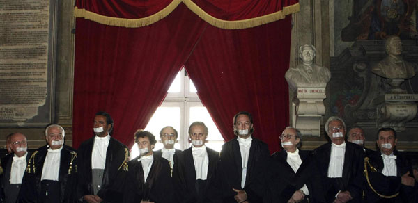 Lawyers protest against Italian legal reforms
